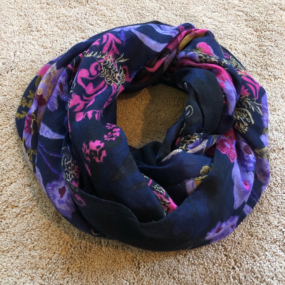 Multi Color Infinity Scarf - Picture 2 of 8